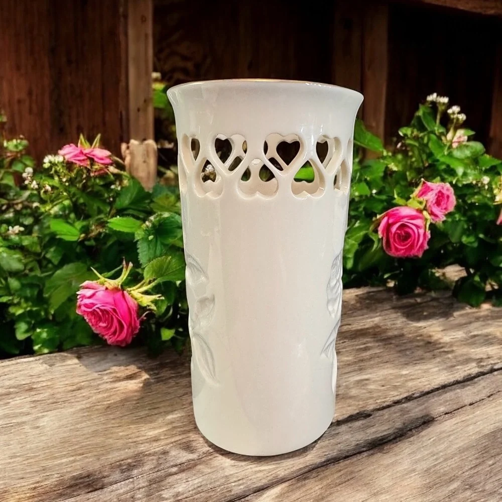 Lenox Vintage Pierced Hearts Floral Porcelain Vase With 24k Gold Trim